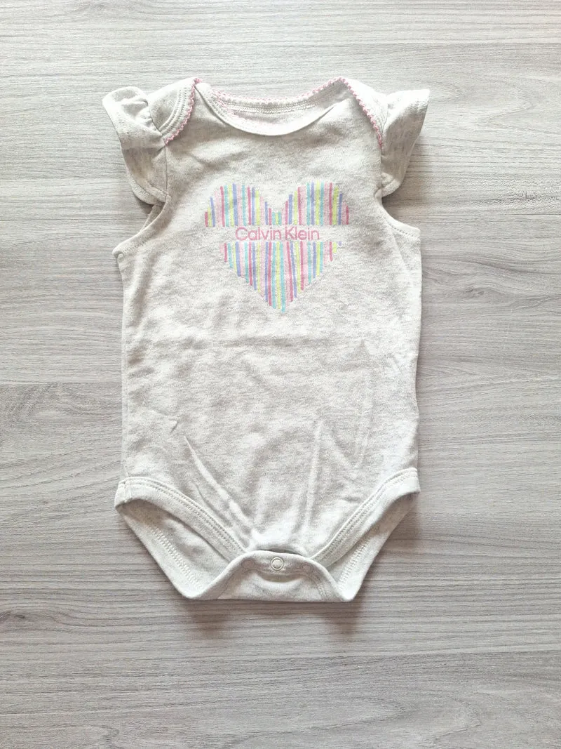 Calvin Klein Babybody Herz 62/68