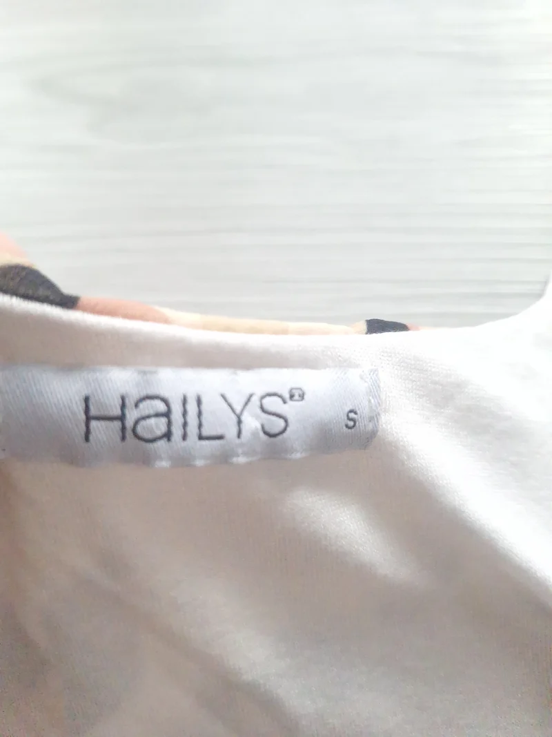Hailys Blusentop Ballonsaum 36