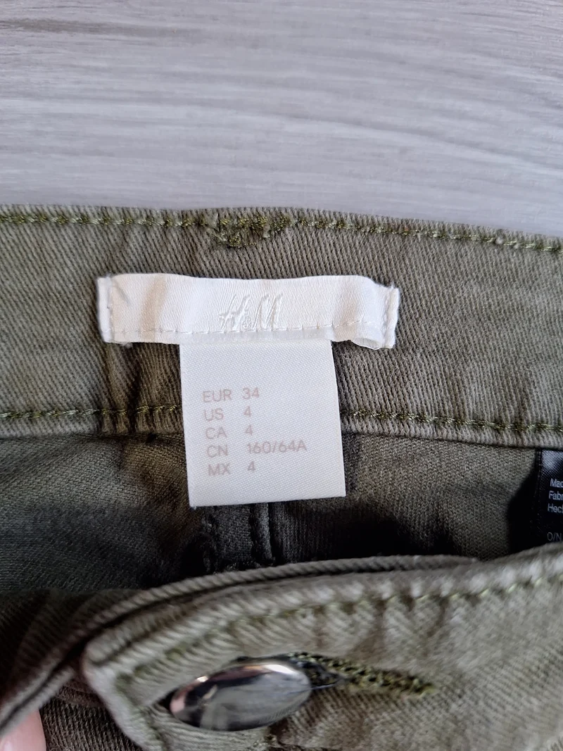H&M High Waist Jeansshorts 34