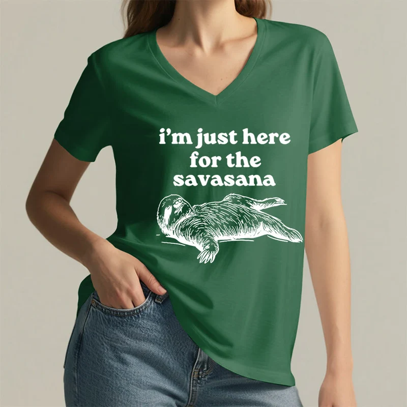 Olivenorma Humorvolles Faultier-„Savasana“-Zitat Grafik-V-Ausschnitt-T-Shirt