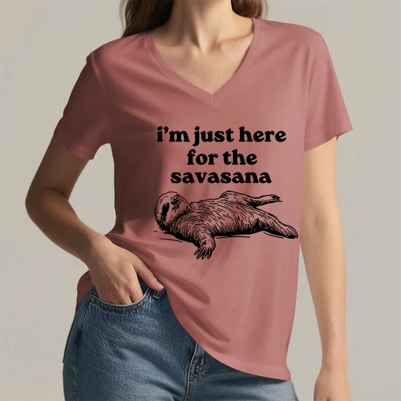 Olivenorma Humorvolles Faultier-„Savasana“-Zitat Grafik-V-Ausschnitt-T-Shirt