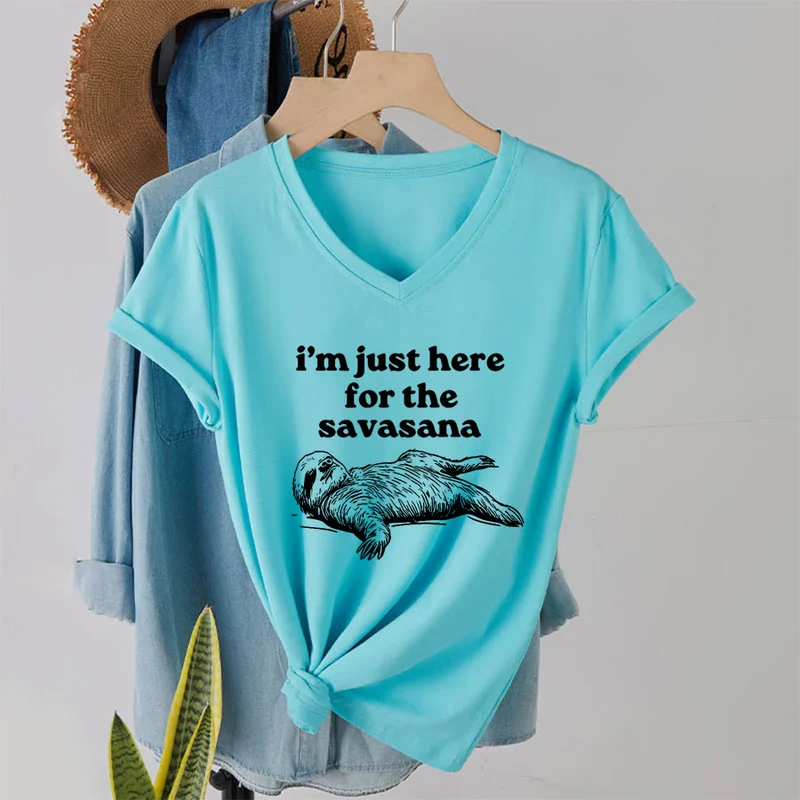 Olivenorma Humorvolles Faultier-„Savasana“-Zitat Grafik-V-Ausschnitt-T-Shirt