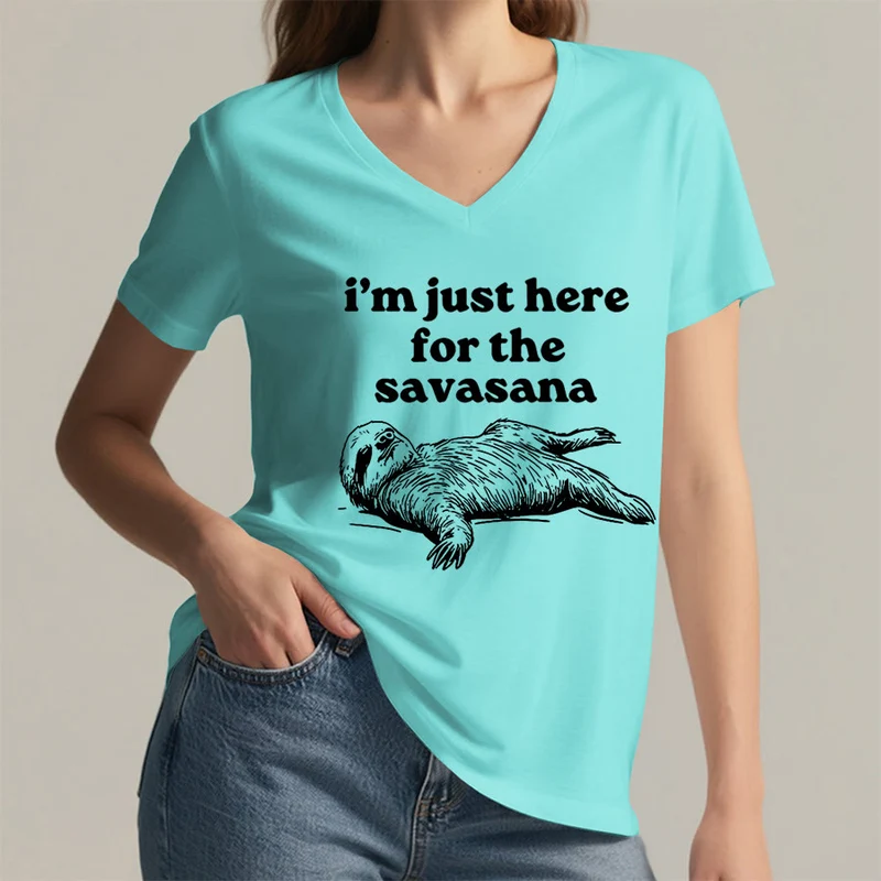 Olivenorma Humorvolles Faultier-„Savasana“-Zitat Grafik-V-Ausschnitt-T-Shirt