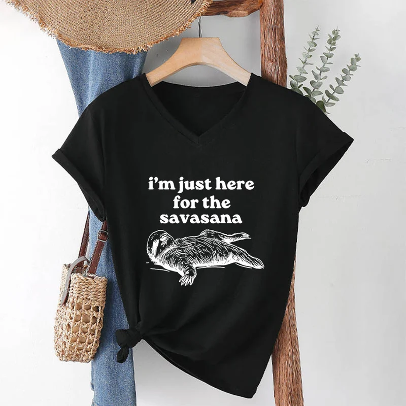 Olivenorma Humorvolles Faultier-„Savasana“-Zitat Grafik-V-Ausschnitt-T-Shirt