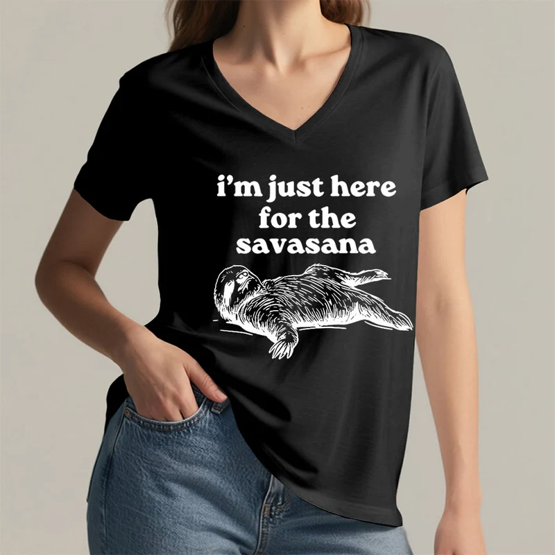 Olivenorma Humorvolles Faultier-„Savasana“-Zitat Grafik-V-Ausschnitt-T-Shirt