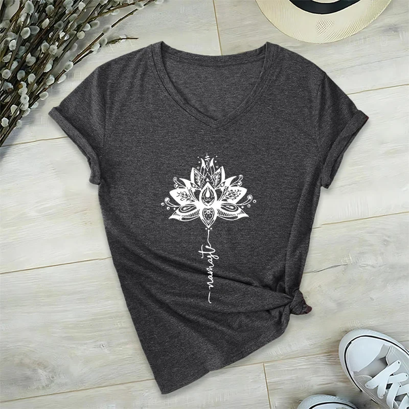Olivenorma T-Shirt mit aufwendigem Lotus-Mandala-Muster und Namaste-Motiv, V-Ausschnitt