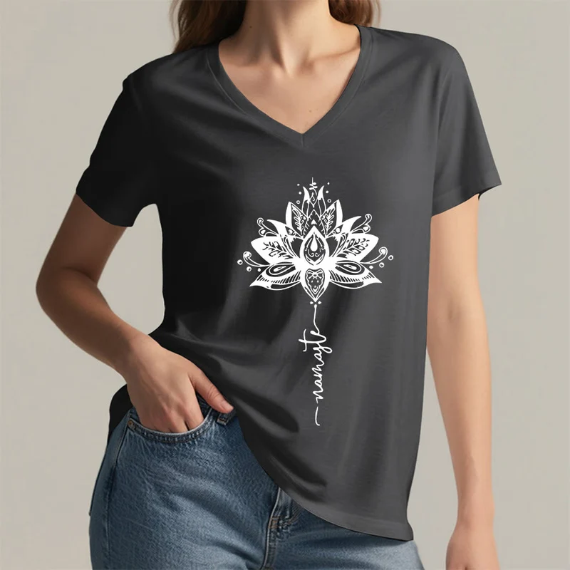 Olivenorma T-Shirt mit aufwendigem Lotus-Mandala-Muster und Namaste-Motiv, V-Ausschnitt