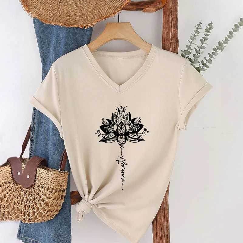 Olivenorma T-Shirt mit aufwendigem Lotus-Mandala-Muster und Namaste-Motiv, V-Ausschnitt