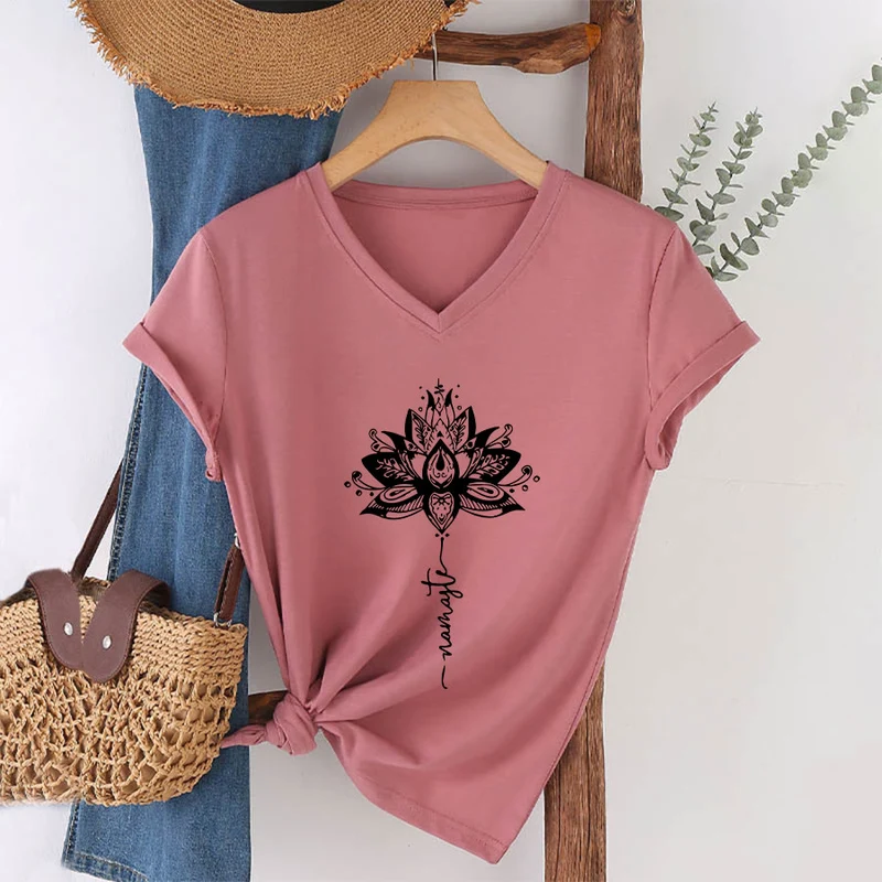 Olivenorma T-Shirt mit aufwendigem Lotus-Mandala-Muster und Namaste-Motiv, V-Ausschnitt