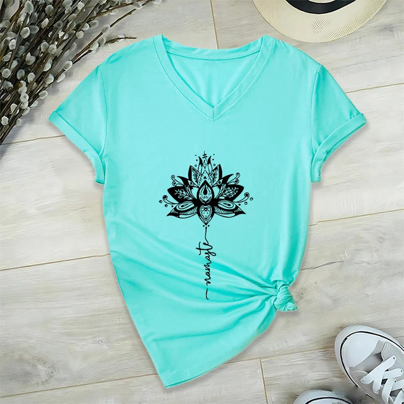 Olivenorma T-Shirt mit aufwendigem Lotus-Mandala-Muster und Namaste-Motiv, V-Ausschnitt