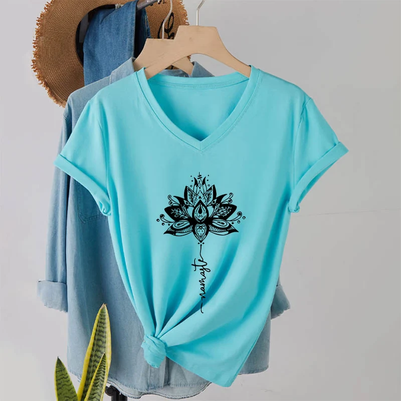 Olivenorma T-Shirt mit aufwendigem Lotus-Mandala-Muster und Namaste-Motiv, V-Ausschnitt