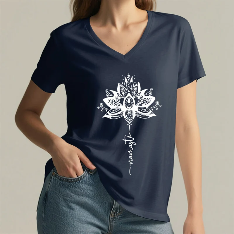 Olivenorma T-Shirt mit aufwendigem Lotus-Mandala-Muster und Namaste-Motiv, V-Ausschnitt