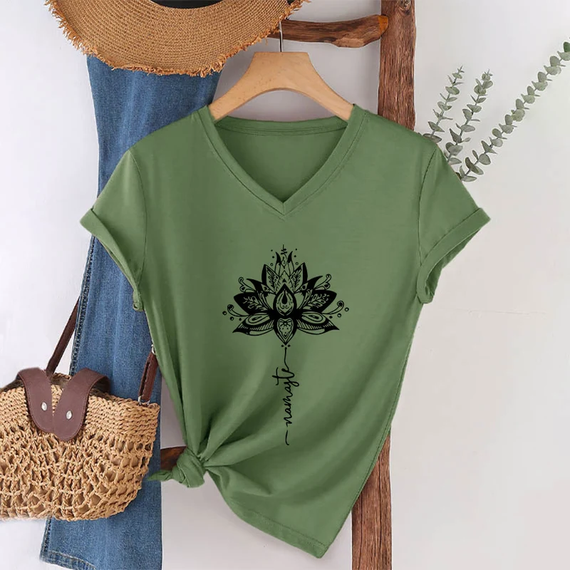 Olivenorma T-Shirt mit aufwendigem Lotus-Mandala-Muster und Namaste-Motiv, V-Ausschnitt