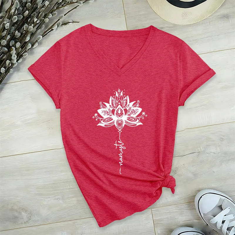 Olivenorma T-Shirt mit aufwendigem Lotus-Mandala-Muster und Namaste-Motiv, V-Ausschnitt