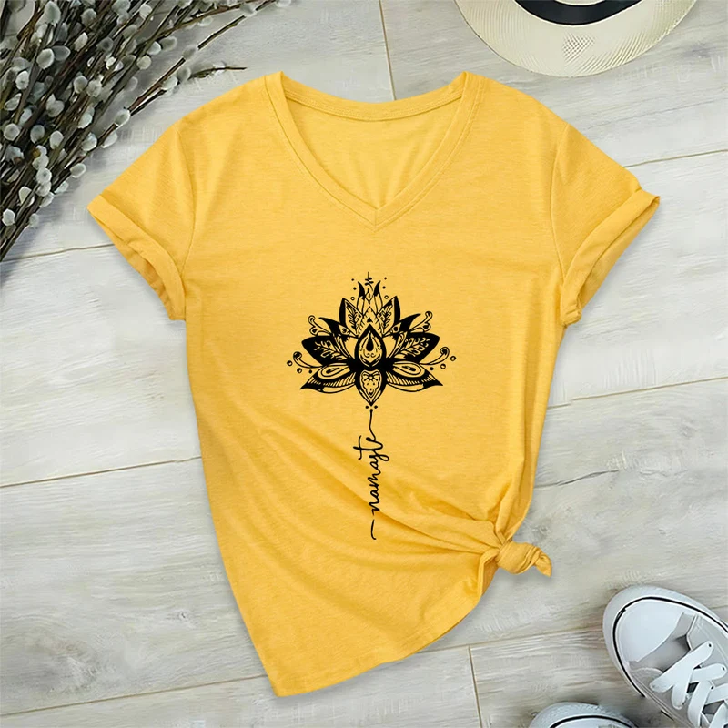 Olivenorma T-Shirt mit aufwendigem Lotus-Mandala-Muster und Namaste-Motiv, V-Ausschnitt