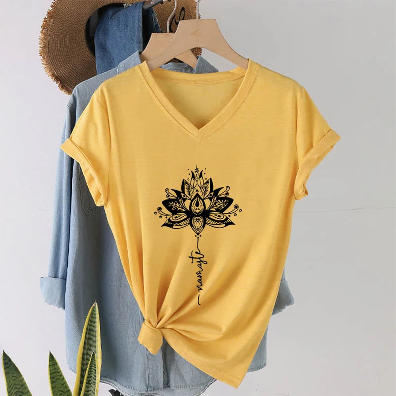 Olivenorma T-Shirt mit aufwendigem Lotus-Mandala-Muster und Namaste-Motiv, V-Ausschnitt