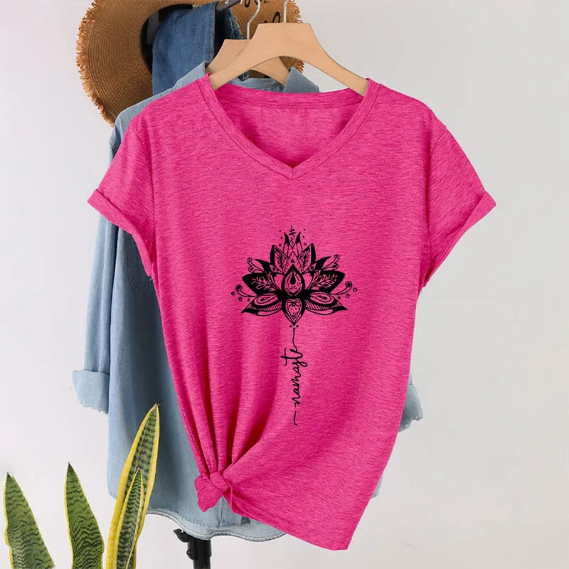 Olivenorma T-Shirt mit aufwendigem Lotus-Mandala-Muster und Namaste-Motiv, V-Ausschnitt