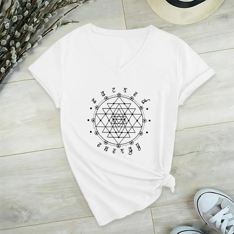 Olivenorma T-Shirt mit V-Ausschnitt und Grafikmotiv „Heilige Geometrie – Heilige Energie“