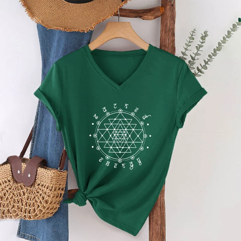 Olivenorma T-Shirt mit V-Ausschnitt und Grafikmotiv „Heilige Geometrie – Heilige Energie“