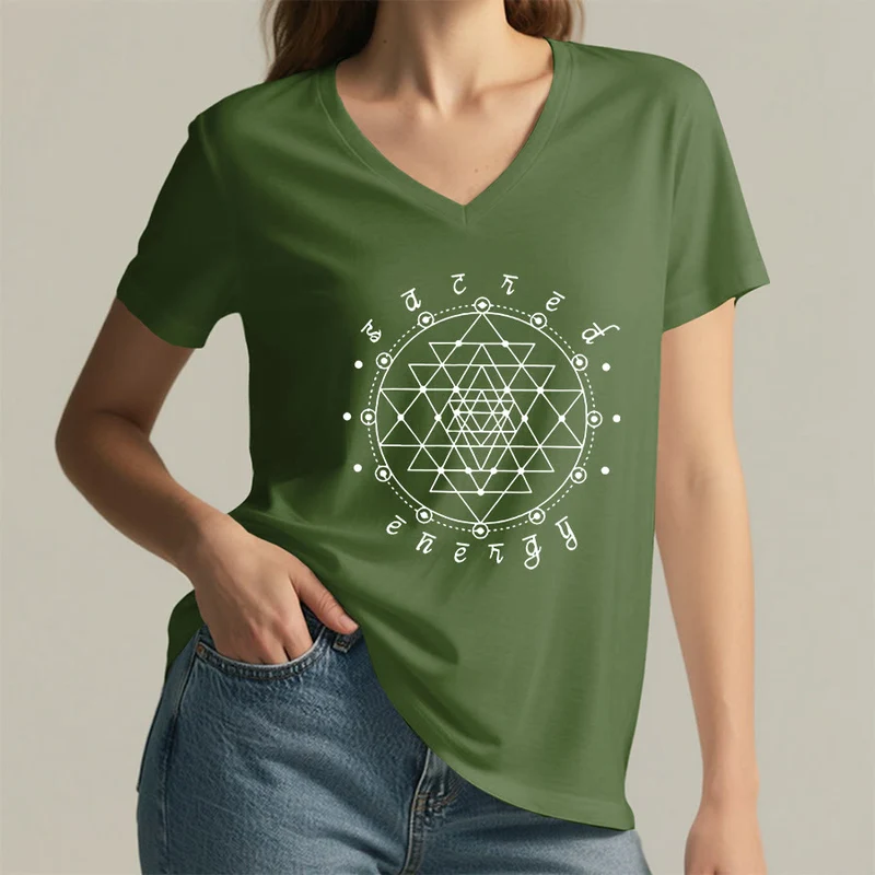 Olivenorma T-Shirt mit V-Ausschnitt und Grafikmotiv „Heilige Geometrie – Heilige Energie“