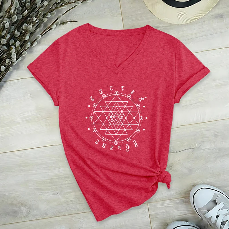 Olivenorma T-Shirt mit V-Ausschnitt und Grafikmotiv „Heilige Geometrie – Heilige Energie“