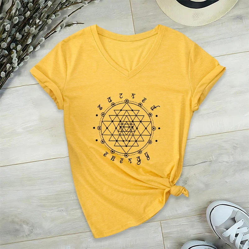 Olivenorma T-Shirt mit V-Ausschnitt und Grafikmotiv „Heilige Geometrie – Heilige Energie“