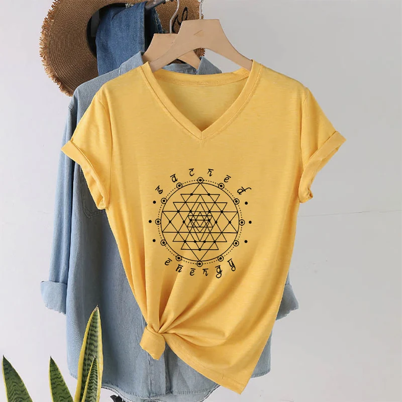 Olivenorma T-Shirt mit V-Ausschnitt und Grafikmotiv „Heilige Geometrie – Heilige Energie“