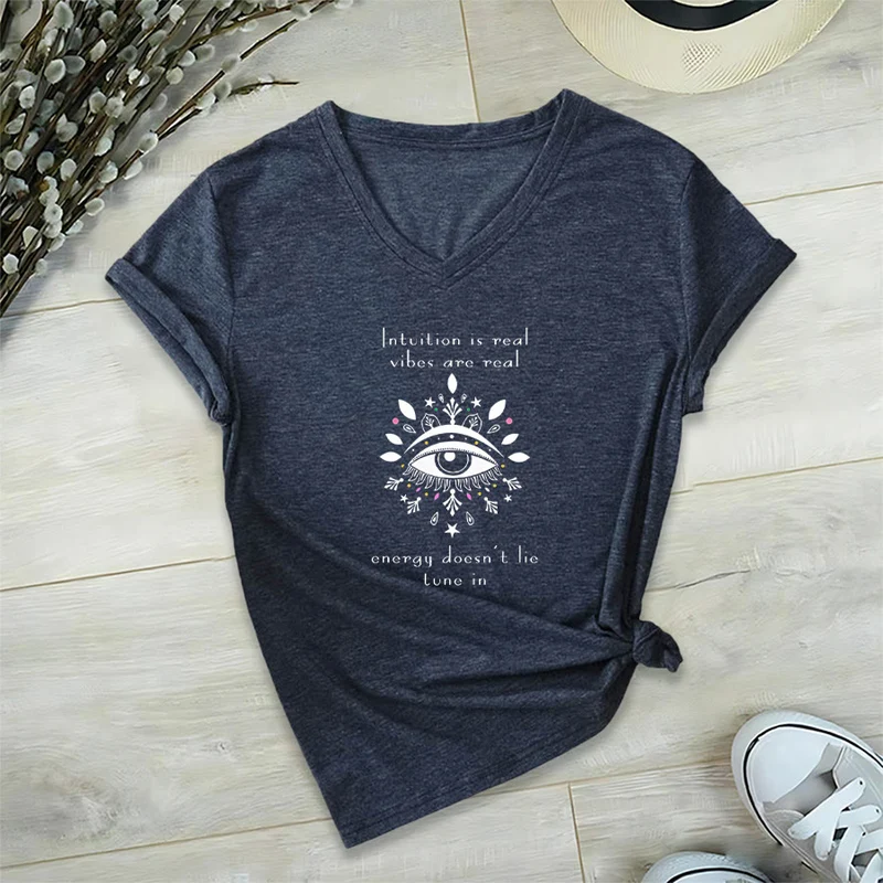 Olivenorma Lässiges T-Shirt mit mystischem Augen-Intuitionszitat und V-Ausschnitt