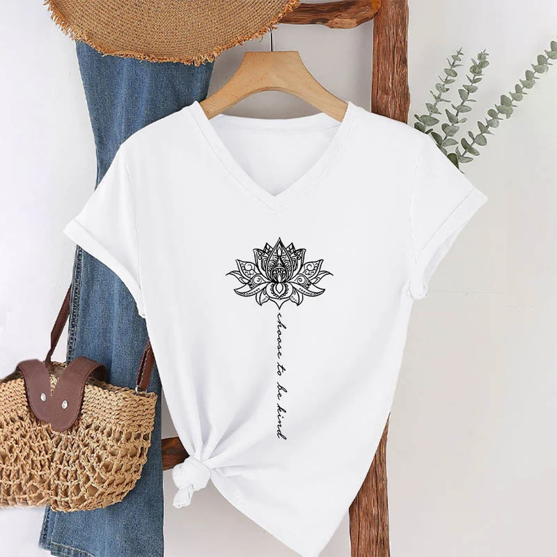 Olivenorma „Sei freundlich“-T-Shirt mit Lotus-Mandala-Print und V-Ausschnitt