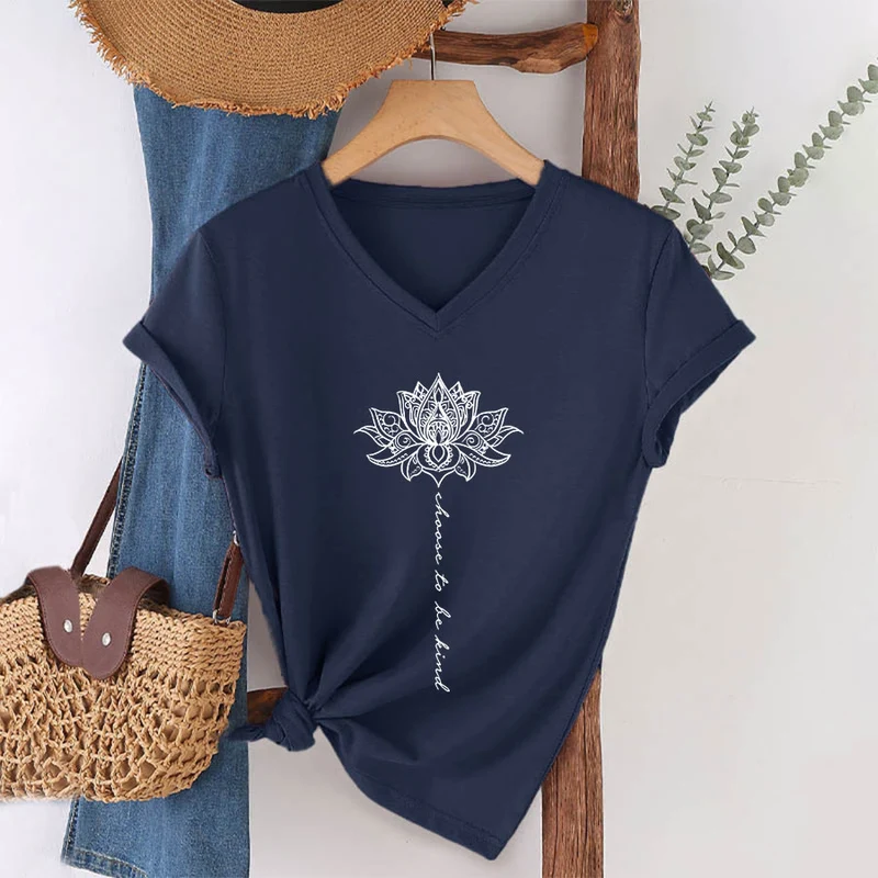 Olivenorma „Sei freundlich“-T-Shirt mit Lotus-Mandala-Print und V-Ausschnitt