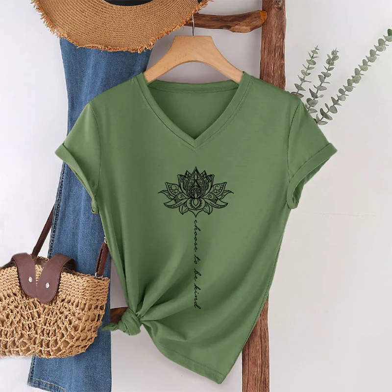 Olivenorma „Sei freundlich“-T-Shirt mit Lotus-Mandala-Print und V-Ausschnitt
