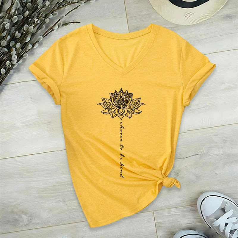 Olivenorma „Sei freundlich“-T-Shirt mit Lotus-Mandala-Print und V-Ausschnitt