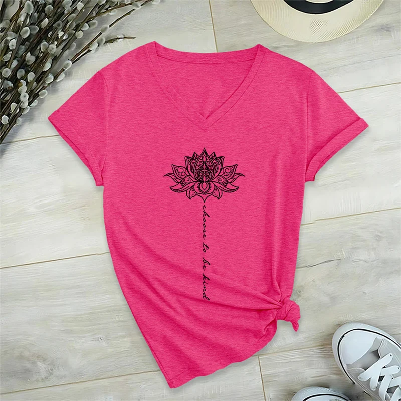 Olivenorma „Sei freundlich“-T-Shirt mit Lotus-Mandala-Print und V-Ausschnitt