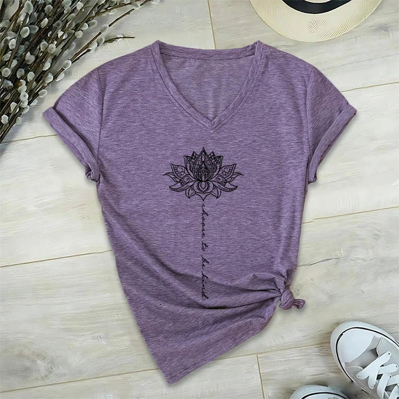 Olivenorma „Sei freundlich“-T-Shirt mit Lotus-Mandala-Print und V-Ausschnitt