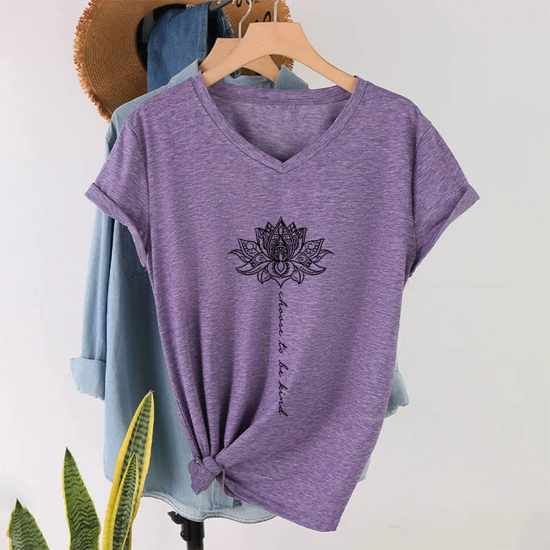 Olivenorma „Sei freundlich“-T-Shirt mit Lotus-Mandala-Print und V-Ausschnitt