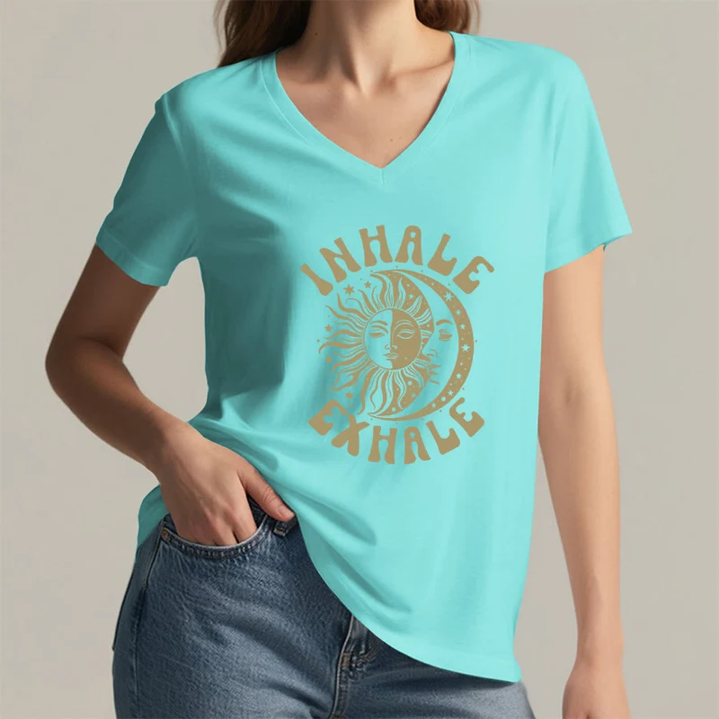 Olivenorma Boho Sun Moon "Inhale Exhale" Grafik-T-Shirt mit V-Ausschnitt