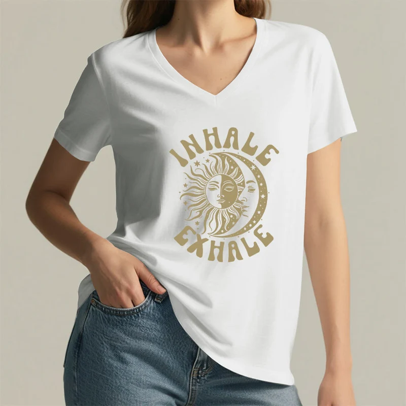 Olivenorma Boho Sun Moon "Inhale Exhale" Grafik-T-Shirt mit V-Ausschnitt