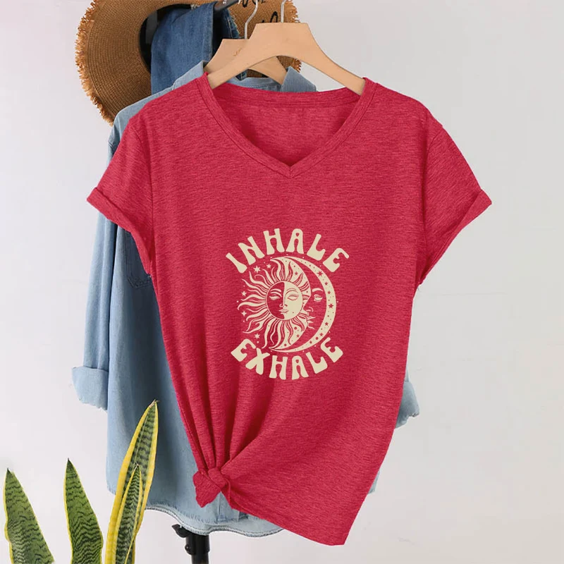 Olivenorma Boho Sun Moon "Inhale Exhale" Grafik-T-Shirt mit V-Ausschnitt