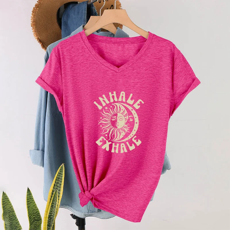Olivenorma Boho Sun Moon "Inhale Exhale" Grafik-T-Shirt mit V-Ausschnitt