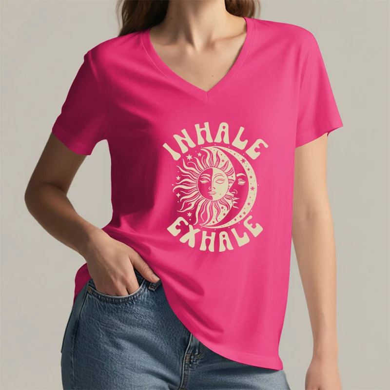 Olivenorma Boho Sun Moon "Inhale Exhale" Grafik-T-Shirt mit V-Ausschnitt