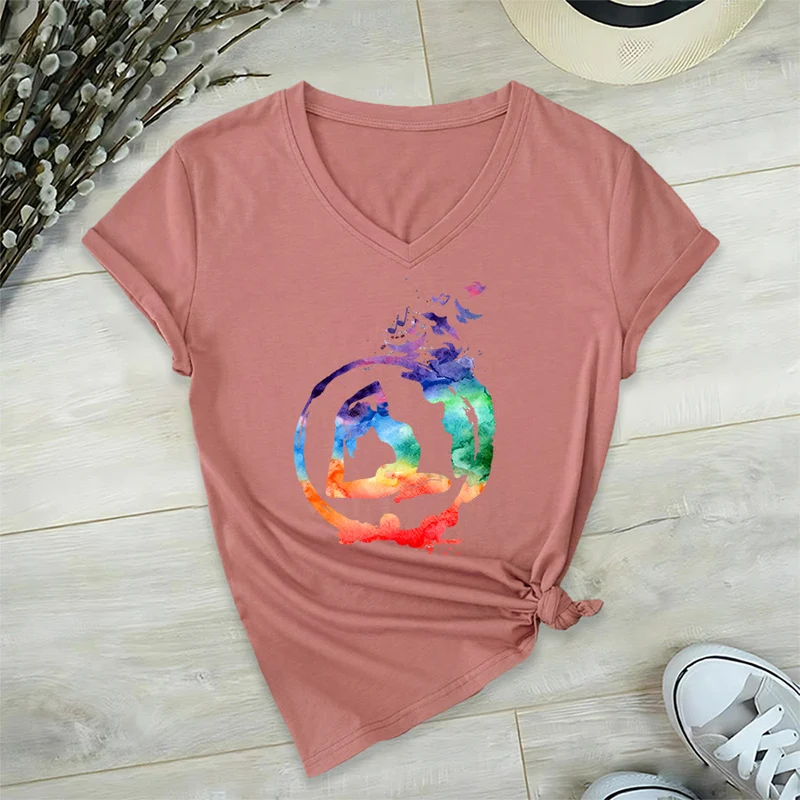 Olivenorma Aquarell-Yoga-Pose-Silhouette mit Vogeldruck V-Ausschnitt T-Shirt