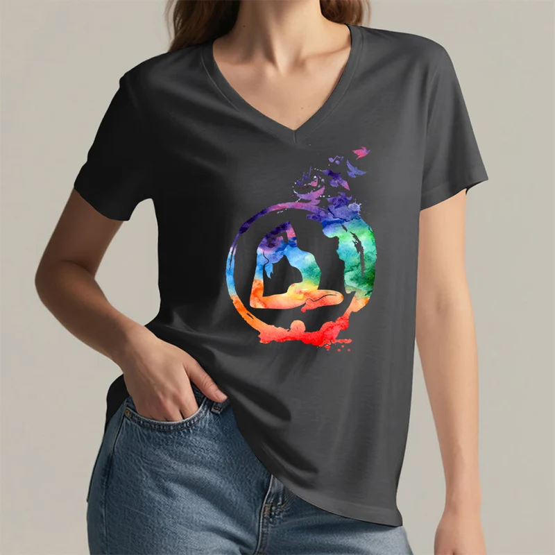 Olivenorma Aquarell-Yoga-Pose-Silhouette mit Vogeldruck V-Ausschnitt T-Shirt