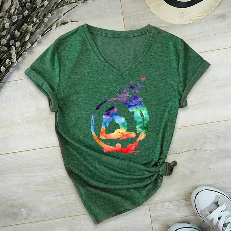Olivenorma Aquarell-Yoga-Pose-Silhouette mit Vogeldruck V-Ausschnitt T-Shirt