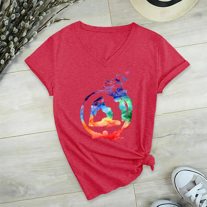 Olivenorma Aquarell-Yoga-Pose-Silhouette mit Vogeldruck V-Ausschnitt T-Shirt