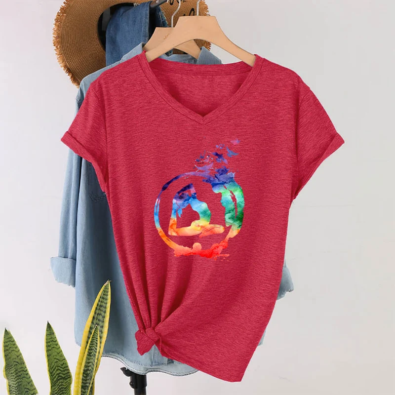 Olivenorma Aquarell-Yoga-Pose-Silhouette mit Vogeldruck V-Ausschnitt T-Shirt