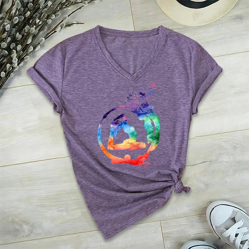 Olivenorma Aquarell-Yoga-Pose-Silhouette mit Vogeldruck V-Ausschnitt T-Shirt