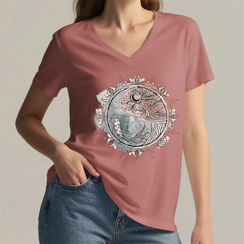 Olivenorma T-Shirt mit aufwendigem Yin-Yang-Naturdesign mit Baum und Koi (V-Ausschnitt)