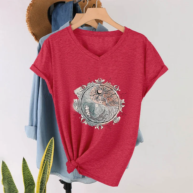 Olivenorma T-Shirt mit aufwendigem Yin-Yang-Naturdesign mit Baum und Koi (V-Ausschnitt)