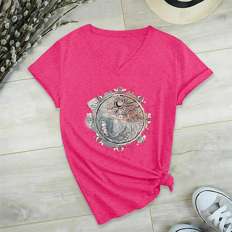 Olivenorma T-Shirt mit aufwendigem Yin-Yang-Naturdesign mit Baum und Koi (V-Ausschnitt)