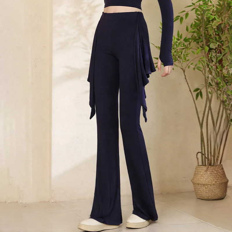 Olivenorma Yogahose für Damen mit asymmetrischem Wickeldesign, hohem Bund und ausgestelltem Bein, geknotetem Bund.